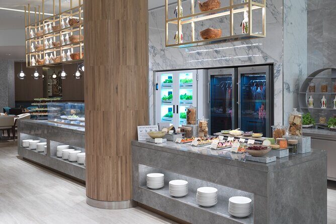 Atlantis the Palm Buffet with Balloon Dubai or Monorail Day Pass - Who Is This Experience Best For?