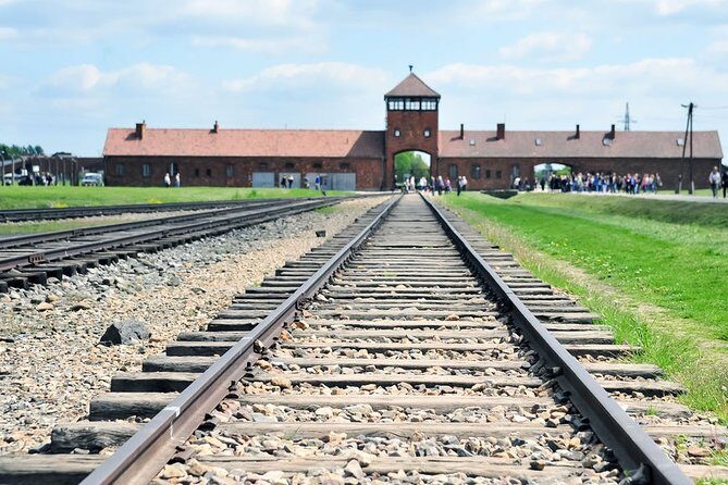 Auschwitz-Birkenau Tour Guide and Jewish museum and synagogue - What Makes This Tour Stand Out?