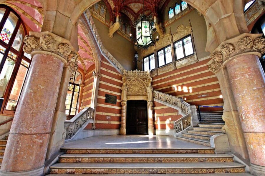 Barcelona Beyond Gaudí: Modernism, Rooftops, and Hidden Gems - Detailed Breakdown of the Itinerary