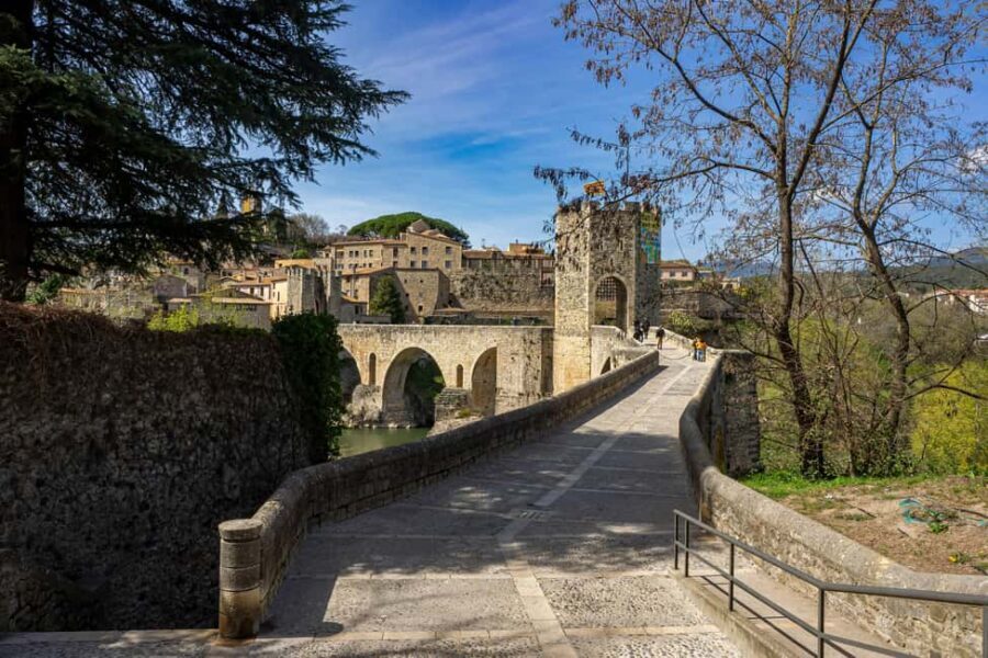 Barcelona: Discover Girona, Besalú & Pals on a Guided Tour - Exploring Girona: Medieval Charm and Iconic Landmarks