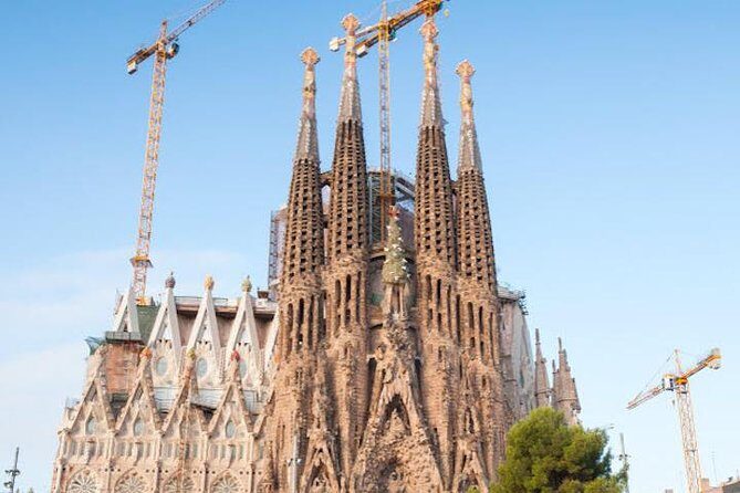 Barcelona: Highlights of Sagrada Familia Max 6 People Guided Tour - What’s Included and What to Expect?