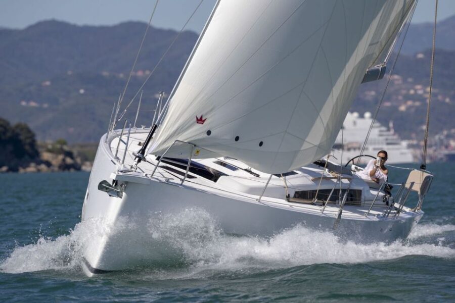 Barcelona: Midday or Sunset Sailing with Open Bar and Snacks - The Experience: What to Expect from This Sailing Tour