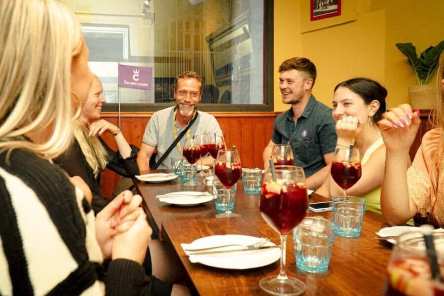 Barcelona: Old City Hidden Gems, Tapas, & Drinks Guided Tour - A Closer Look at the Tour Itinerary