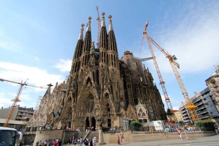 Barcelona: Private Sagrada Familia and Park Guell Tour - Why This Tour Offers Good Value