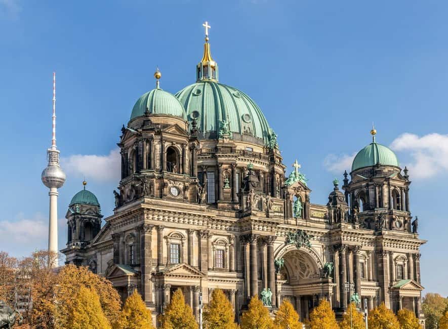 Berlin: DeJa Vu Museum Entry Ticket & Digital City Tour - Discovering the DeJa Vu Museum