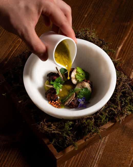 Berlin: New Year's Eve Vegan Michelin Dinner at Bonvivant - Who Will Love This Experience?