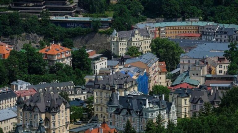 Best of Karlovy Vary Walking Tour with a Professional Guide - What You Can Expect at Each Stop