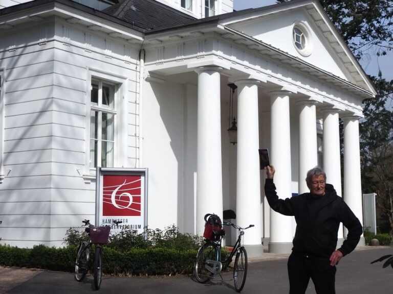 Bike tour around the Alster - Celebs, water, and nature - What to Expect and Practical Tips