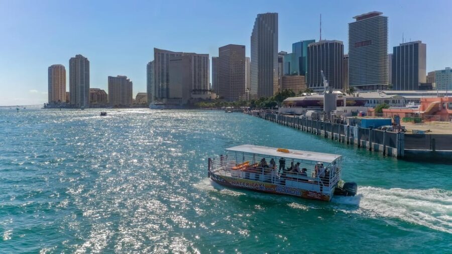 Biscayne Bay Boat ride with stops in Miami Beach and Miami - An In-Depth Look at the Biscayne Bay Boat Ride