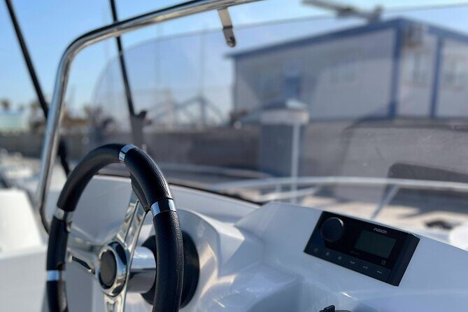 Boat Rental Without License in La Marina de Valencia - Why You Should Consider This Experience