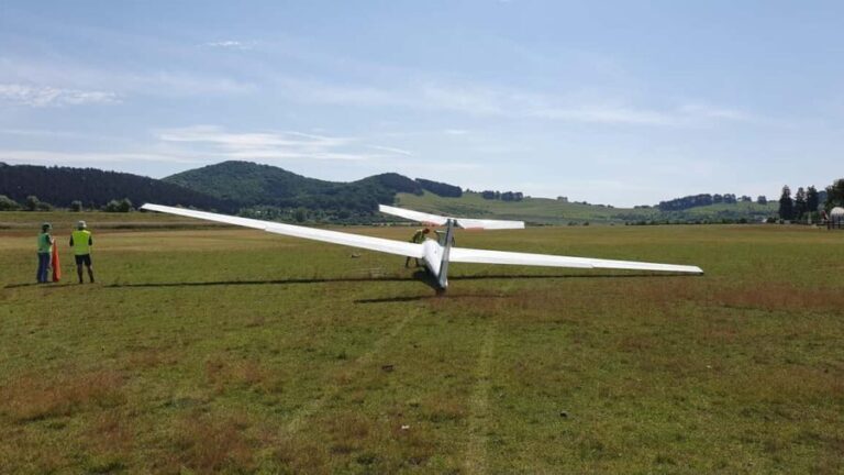 Brasov: Glider Flight Experience at Sanpetru Airfield - The Day of the Flight: An Itinerary Breakdown