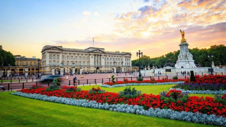 Buckingham Palace State Rooms Entry & Royal London Audio App - The Sum Up