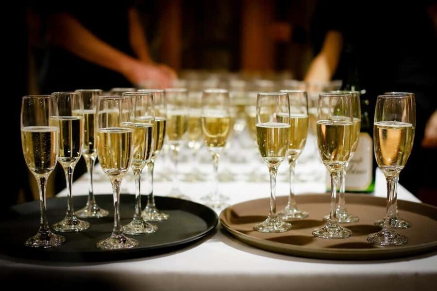 Budapest: By Night Sightseeing Cruise with Welcome Drink - Analyzing the Value: Is It Worth It?
