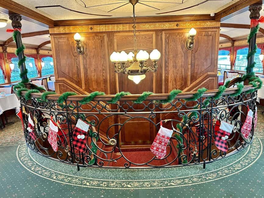 Budapest: Christmas and Holiday Danube Dinner Cruise - The Pros and Cons