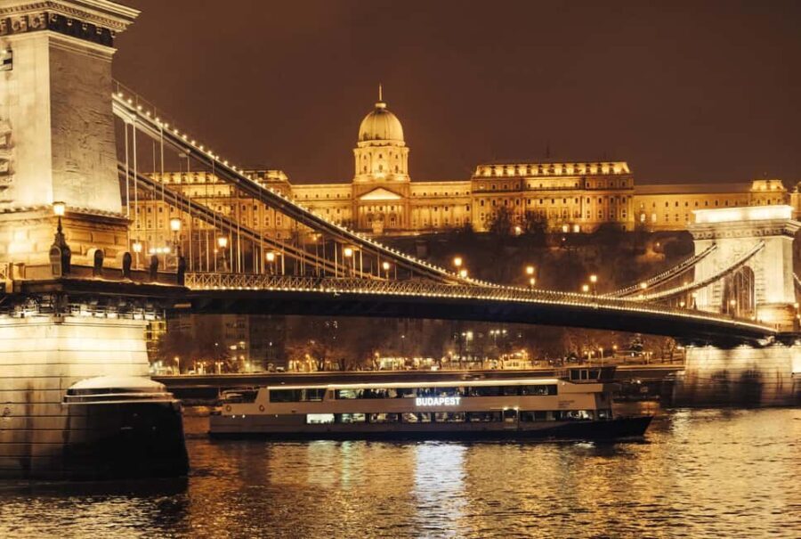 Budapest: Parliament Panorama Cruise with Törley Prosecco - The Main Highlight: The Parliament Viewing Experience