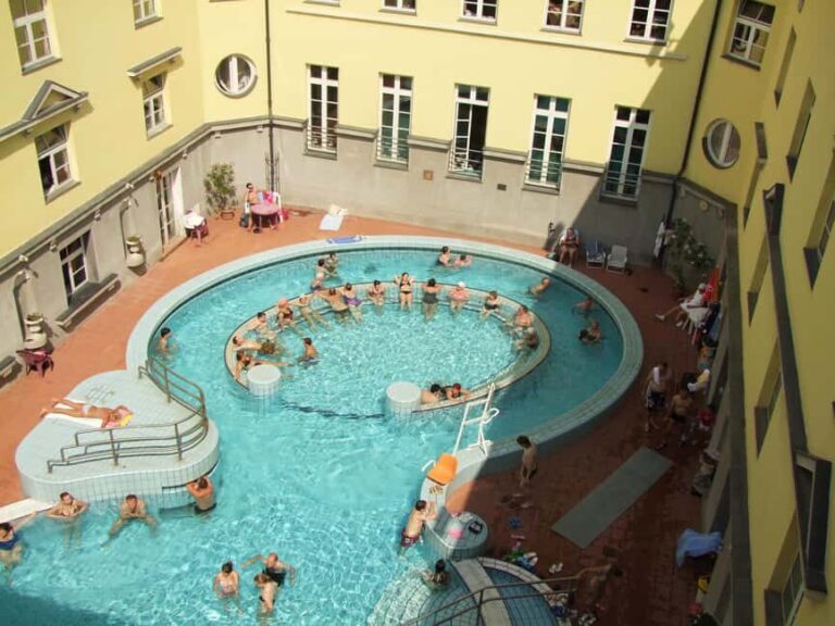 Budapest Super Saver: Spa, Basilica Tour, and Danube Cruise - Evening on the Danube: A Night Cruise with a View