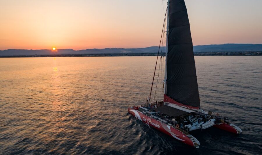 Cambrils: Sunset Catamaran Cruise & Drinks w/ Sunbed - Practical Details