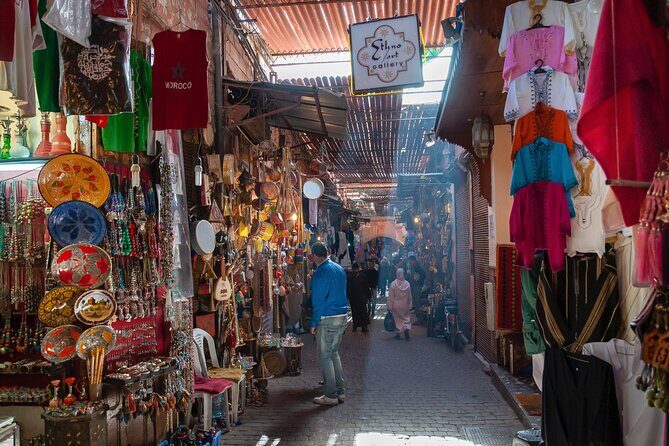 Casablanca 1-Day Layover Private Tour and Authentic Moroccan Bath - Rick’s Café: A Cinematic Stop