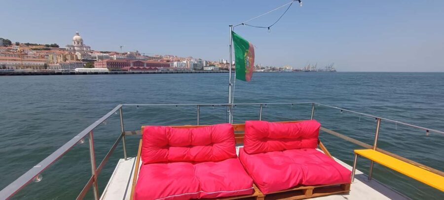 Cascais Coastal Secrets: 90-Minute Cruise with Free Drinks - The Value of This Tour