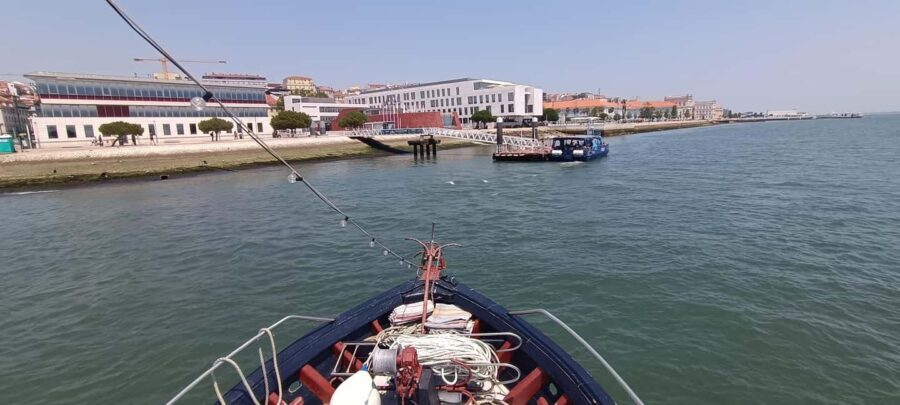 Cascais: Sunset Cruise to Lisbon with Open Bar - The Itinerary in Detail