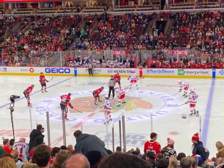Chicago: Chicago Blackhawks NHL Game Ticket at United Center - What to Expect from the Experience