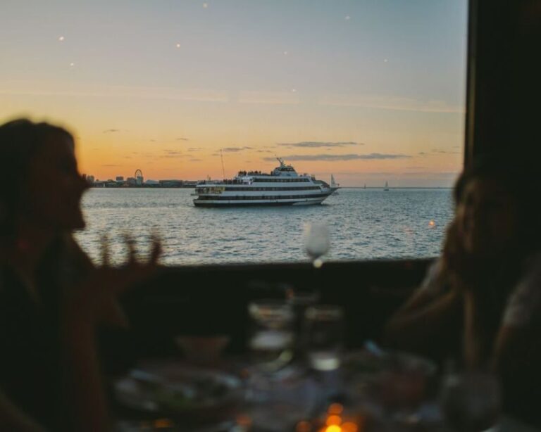 Chicago: Lake Michigan Lunch or Dinner Cruise - The Experience in Detail
