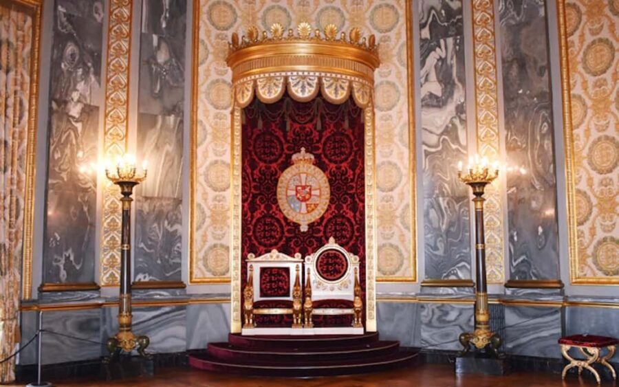 Christiansborg Palace Tour in Spanish - A Closer Look at Christiansborg Palace: What to Expect