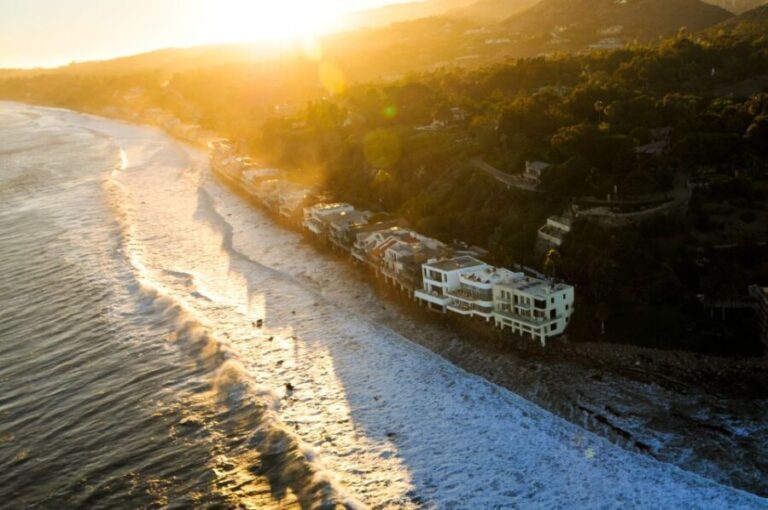 City & Coast: Beaches & City: 50-Minute Helicopter Tour - Who Is This Tour Perfect For?