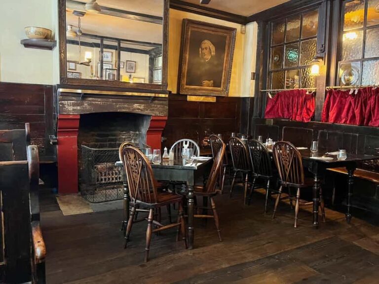City of London: Historic Pub Walking Tour - Who Should Book This Tour?
