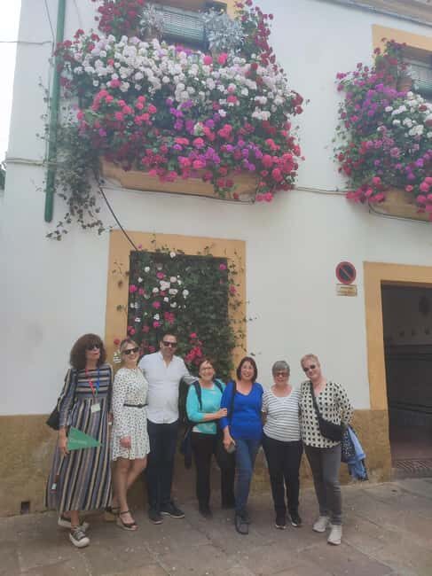Córdoba Patio Competition: A unique experience of flowers and tradition. - Why This Tour Works for Different Travelers