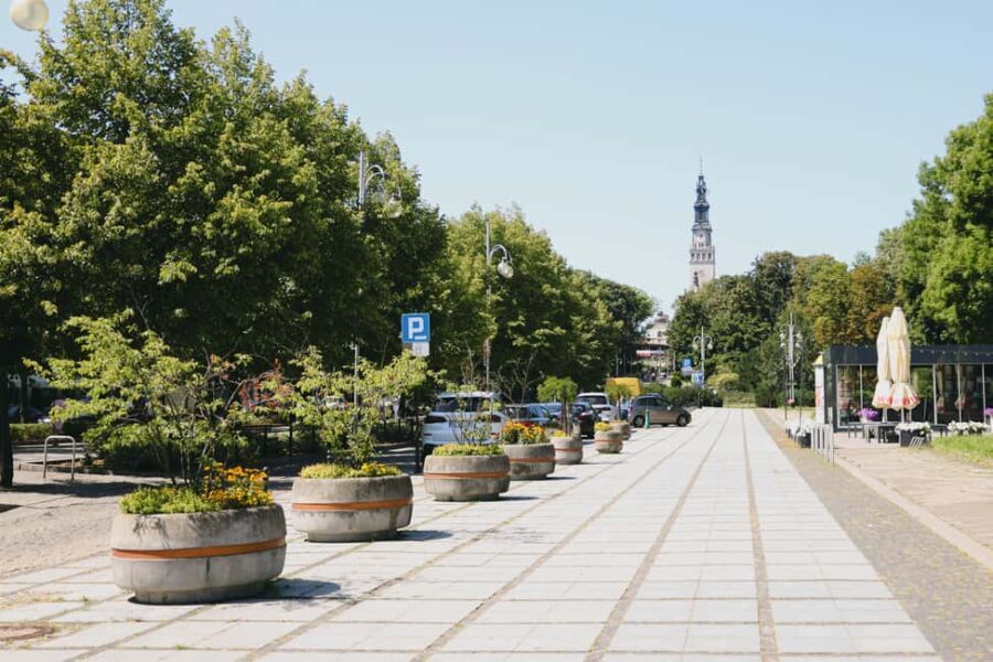 Czstochowa: Morning Food Tour with Breakfast & Pierogi - Exploring the Market: A Feast for the Senses