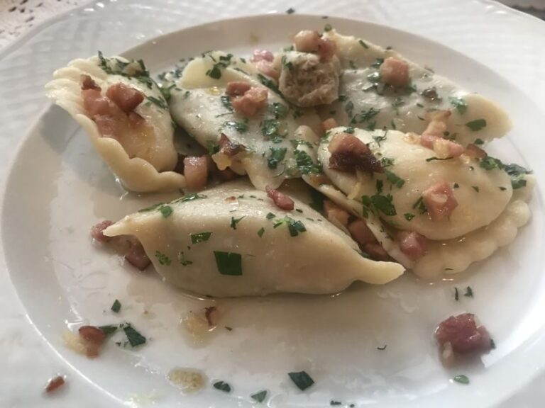 DAILY Warsaw Traditional Food Tasting & Guided Old Town Tour - The Guides and Group Experience