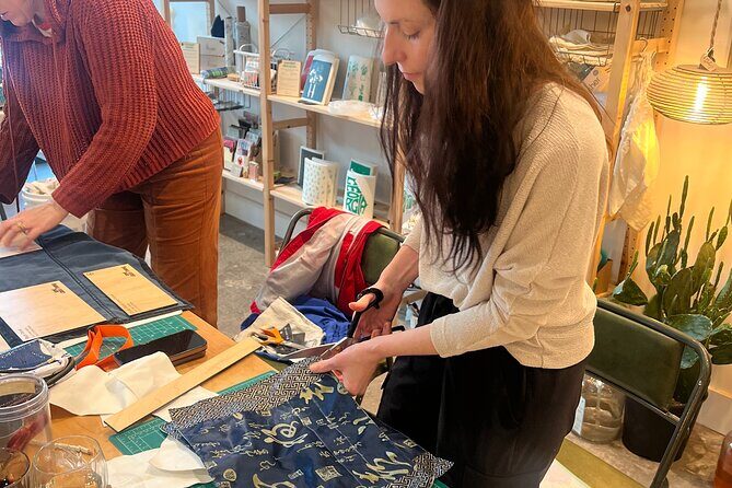 Design your own Upcycled Fanny Pack - Meeting Point and Practical Details