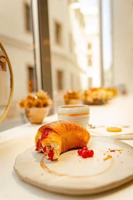Discover Budapest: Coffee and Photo Guided Tour - Value and Practicalities