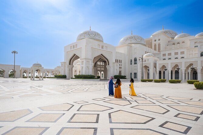 Dubai: Abu Dhabi Trip with Lunch at Al Khayma Heritage Restaurant - The Cultural Feast: Lunch at Al Khayma Heritage Restaurant