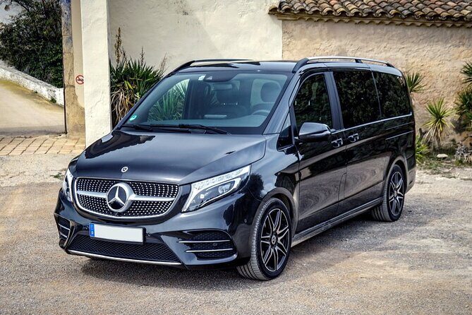 Dubai Airport DXB Round-Trip Private Transfer in Luxury Van - The Vehicle and Comfort