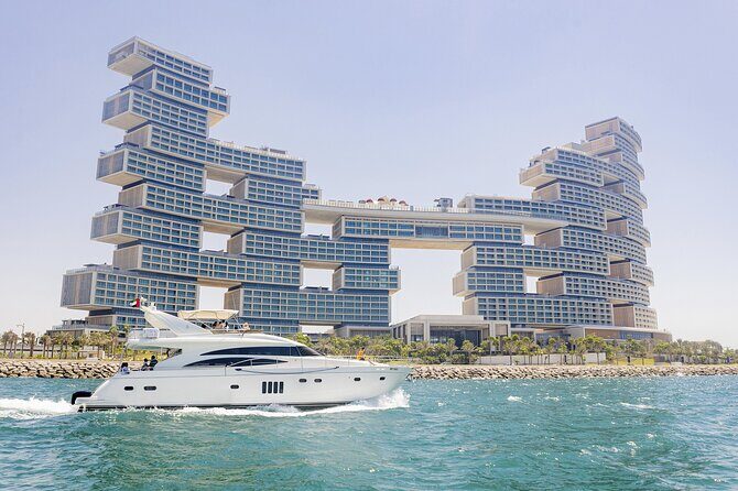 Dubai Luxury Yacht Tour with Live BBQ & Drinks - What the Reviews Tell Us