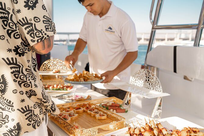 Dubai Night Yacht Party with Canapes and Drinks - The Experience Atmosphere