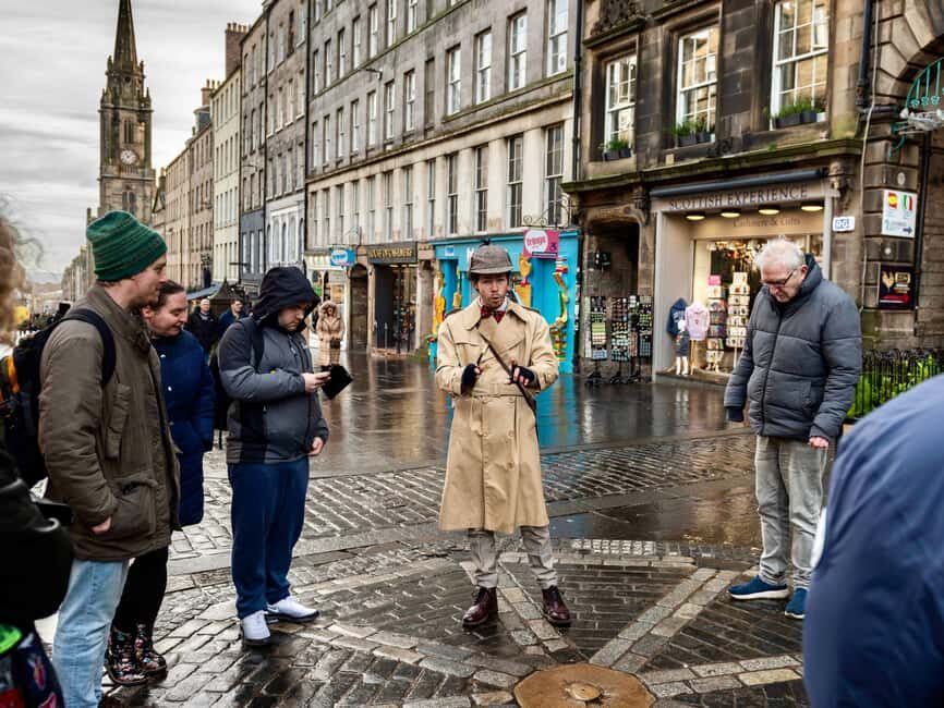 Edinburgh: Historical Gems Tour with Whisky & Local Flavours - Discovering Edinburgh’s Hidden Corners