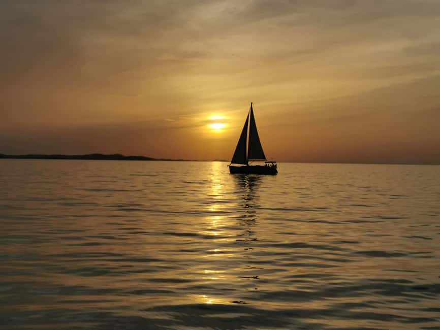 Elegant Sunset cruise under sails,large yacht,full comfort - Why This Cruise Works for Different Travelers