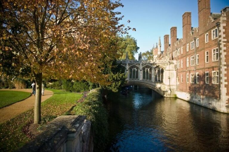 Explore Cambridge with Family  Private Walking Tour - Starting Point: Cambridge University Botanic Garden