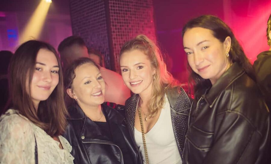 FREE fun explorers pub Crawl with OPTIONAL 1 hour open bar - What Makes This Tour Stand Out?