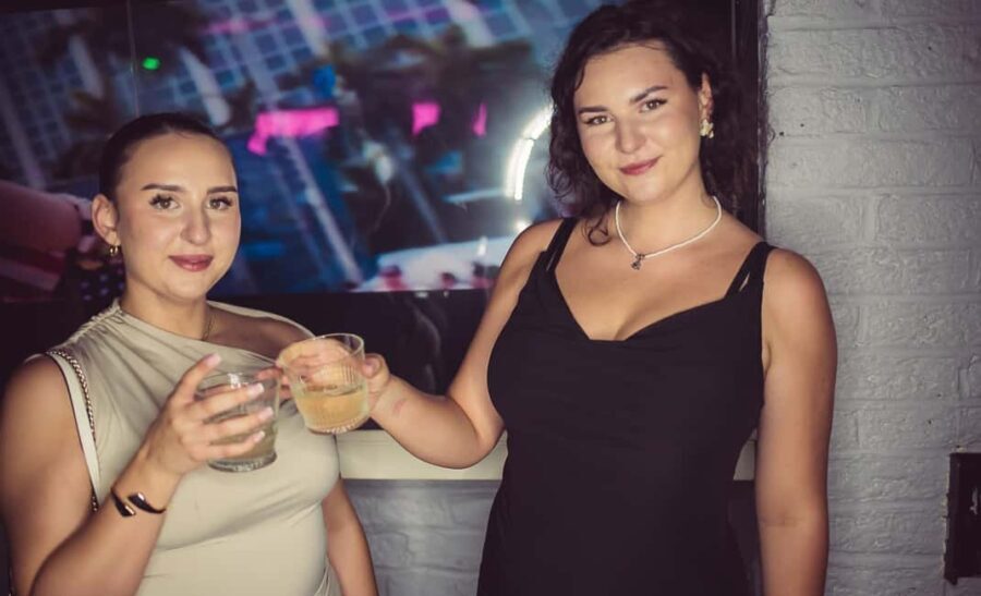 FREE Pub Crawl with OPTIONAL 1 hour open bar and clubs - Practical Details and What to Expect
