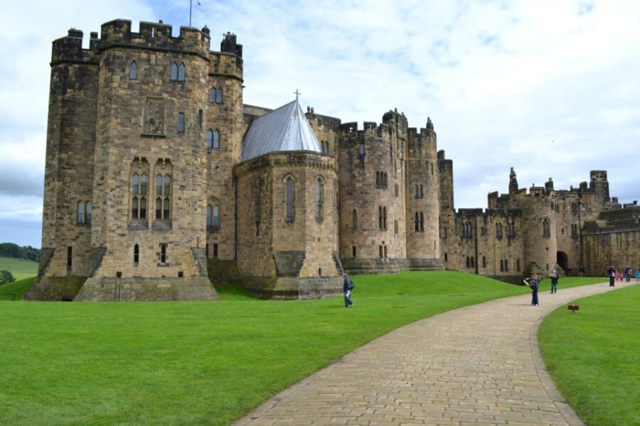From Edinburgh: Viking Coast & Alnwick Castle Day Tour - Transportation and Group Dynamics