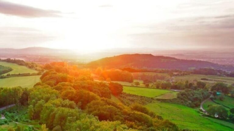 From London: Small Group Cotswolds Villages Tour - Visiting Iconic Villages: Burford, Bibury, and Bourton-on-the-Water