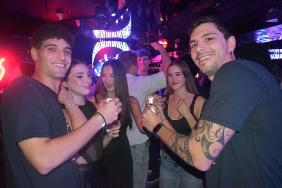 From the center of Florence: Bar and nightclub tour of the city. - Practical details and tips