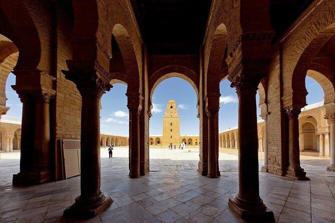 Full-Day Kairouan and El Jem Tour from Tunis - Lunch and Transition to El Jem