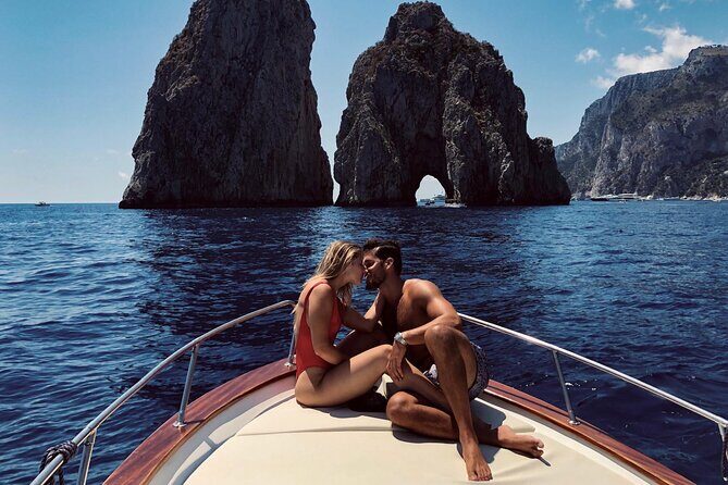 Full day on a private boat to discover Capri - Verde and White Grottos