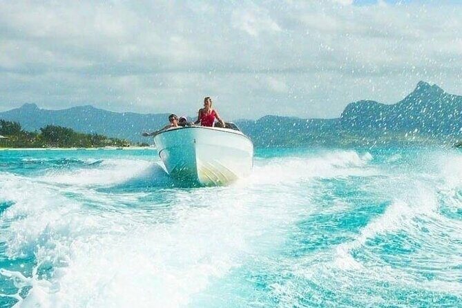 Full Day Shared Speed Boat in Ile Aux Cerfs Lunch & Transfer incl - Authentic Experiences & Tips