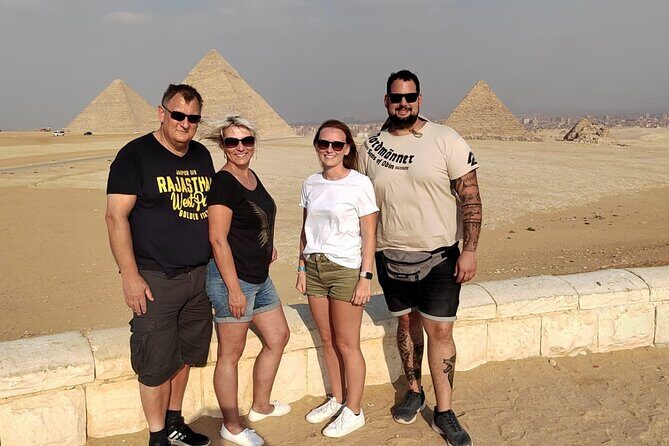 Full-Day Tour to Giza Pyramids and Egyptian Museum from Cairo - Stop 1: Pyramids of Giza
